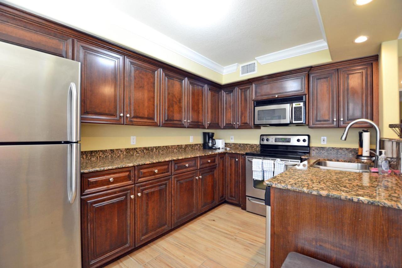A Few Steps From The With Community Pool * Siesta Key