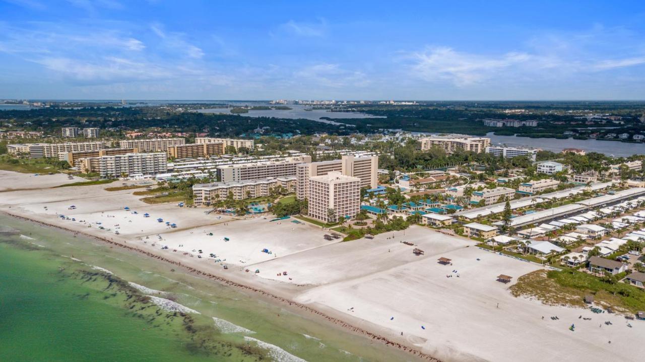 Holiday home Beachside Vacation On With Pool Access Siesta Key