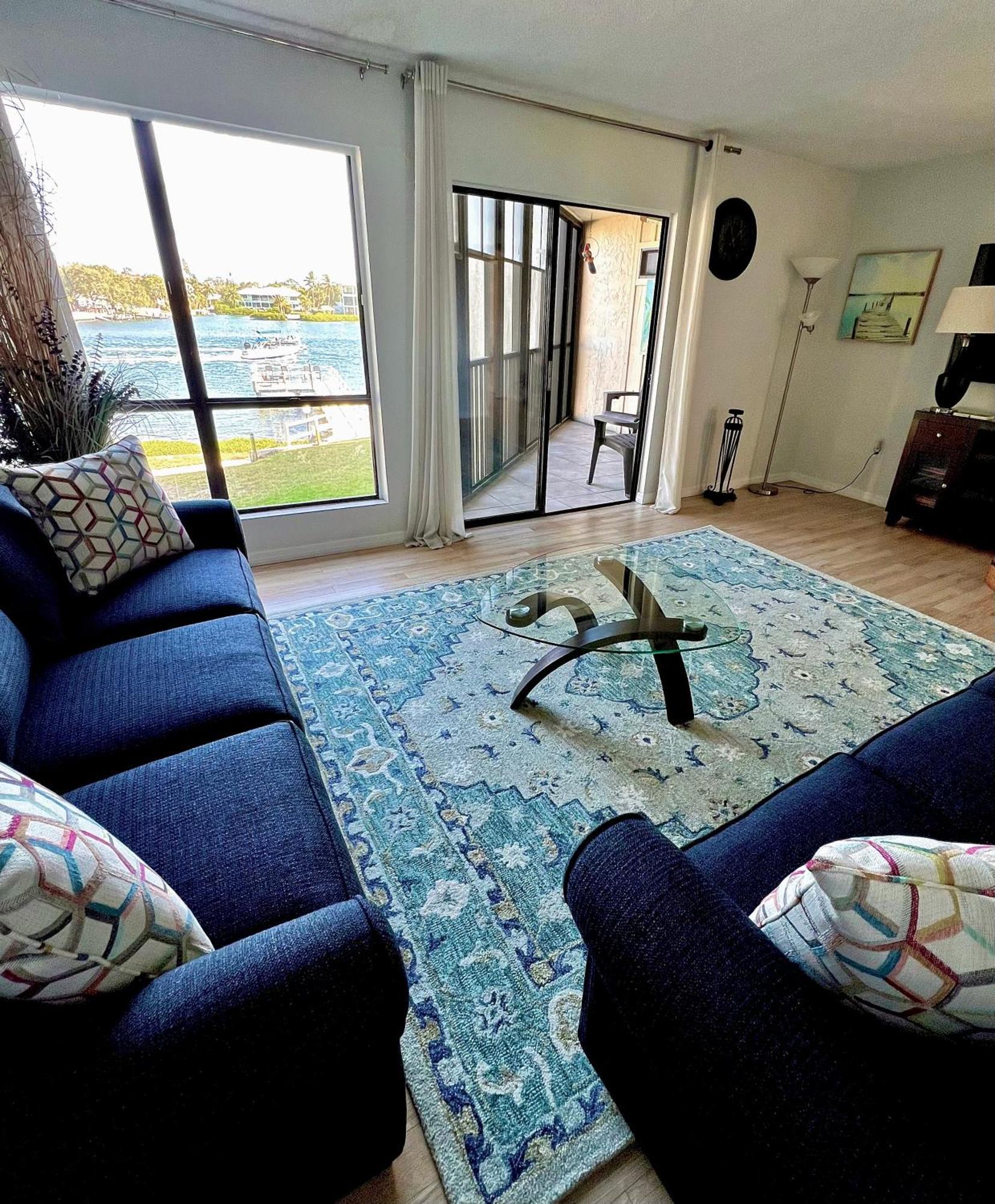 Apartment Luxury Waterfront Views - Heated Pool - 1400sf Duplex - Minutes To The *