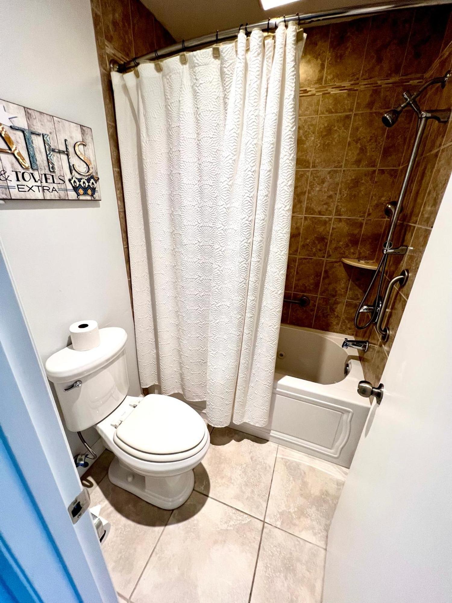 Apartment Luxury Waterfront Views - Heated Pool - 1400sf Duplex - Minutes To The *