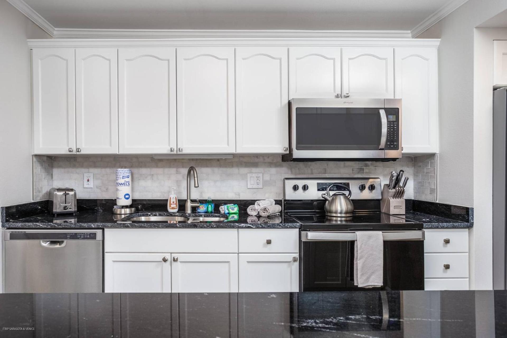 Harbor Towers End Unit, 4th Fl Pool & Bay Views