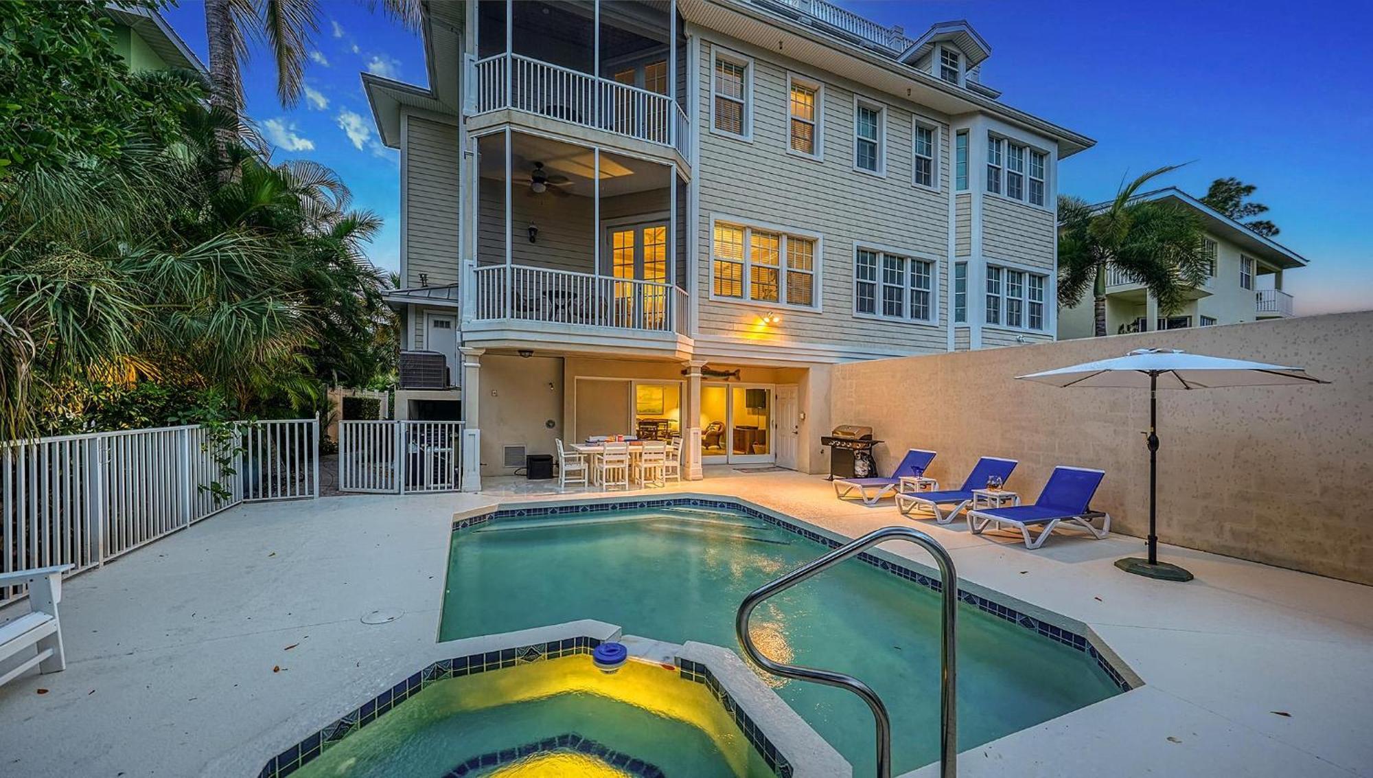 The Key Canal - 455 Siesta Key