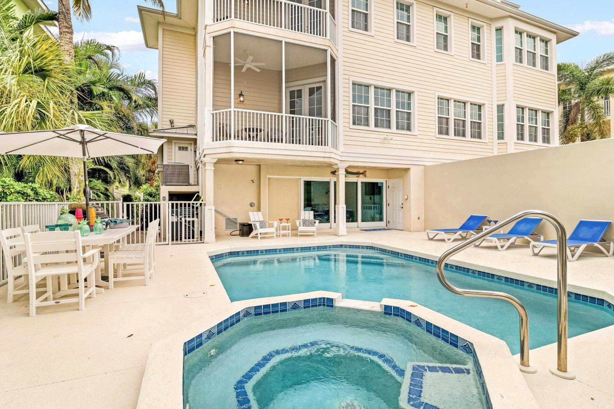 The Key Canal - 455 Siesta Key