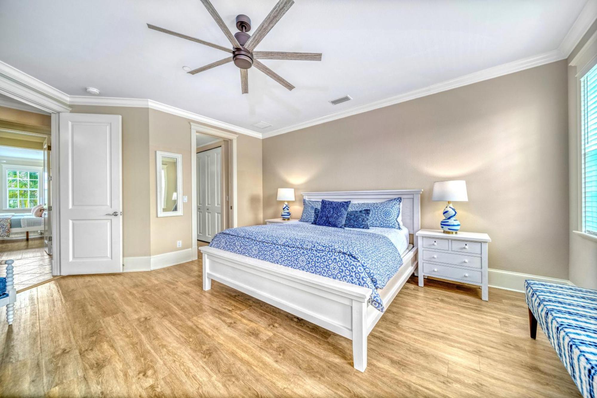The Key Canal - 455 Siesta Key