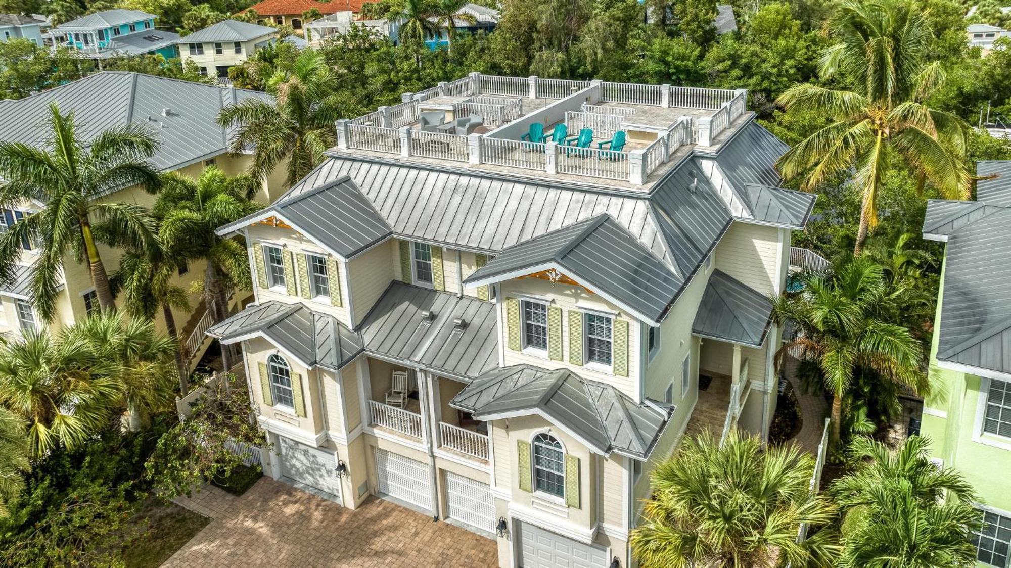 The Key Canal - 455 Siesta Key