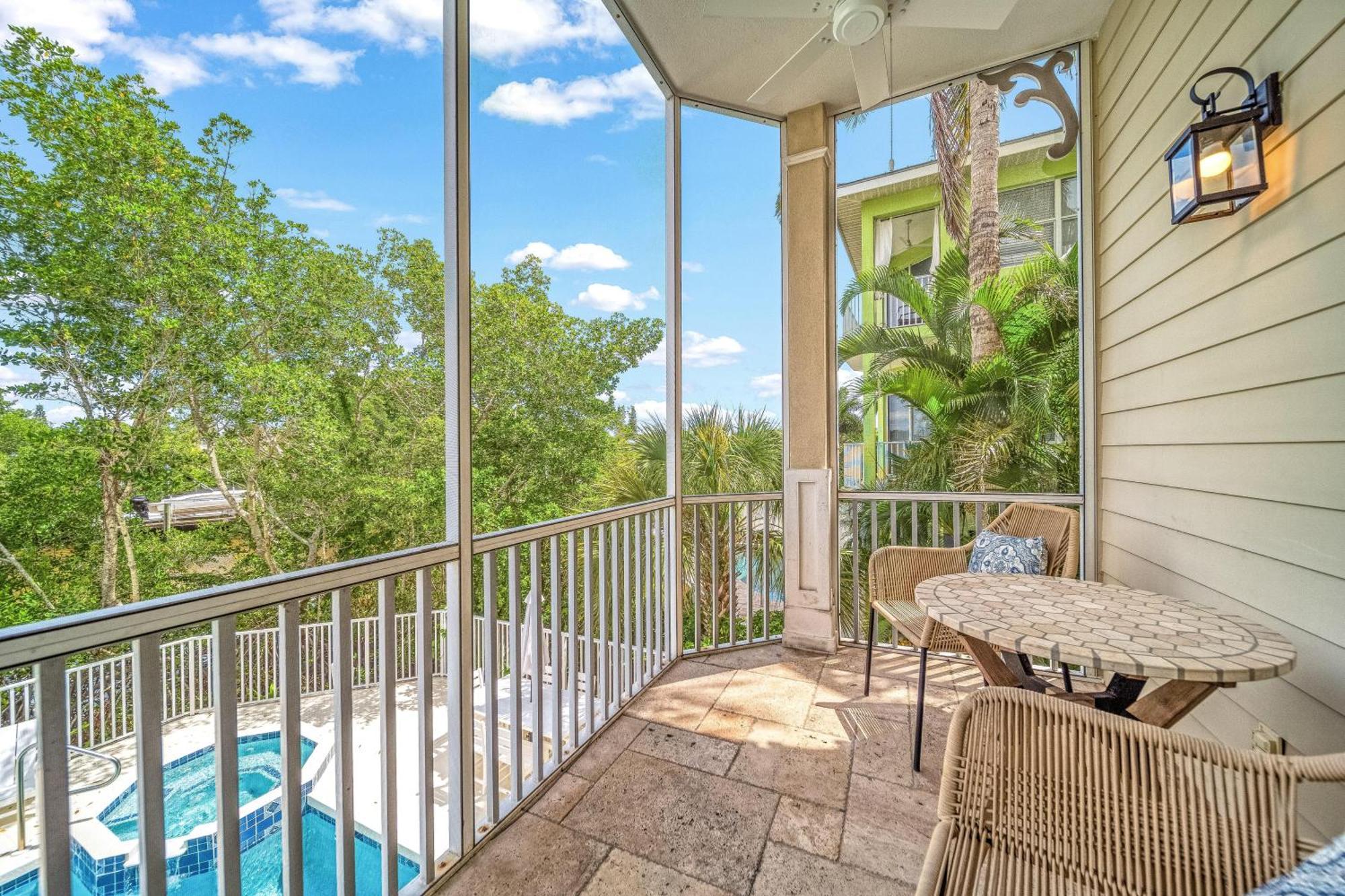 The Key Canal - 455 Siesta Key