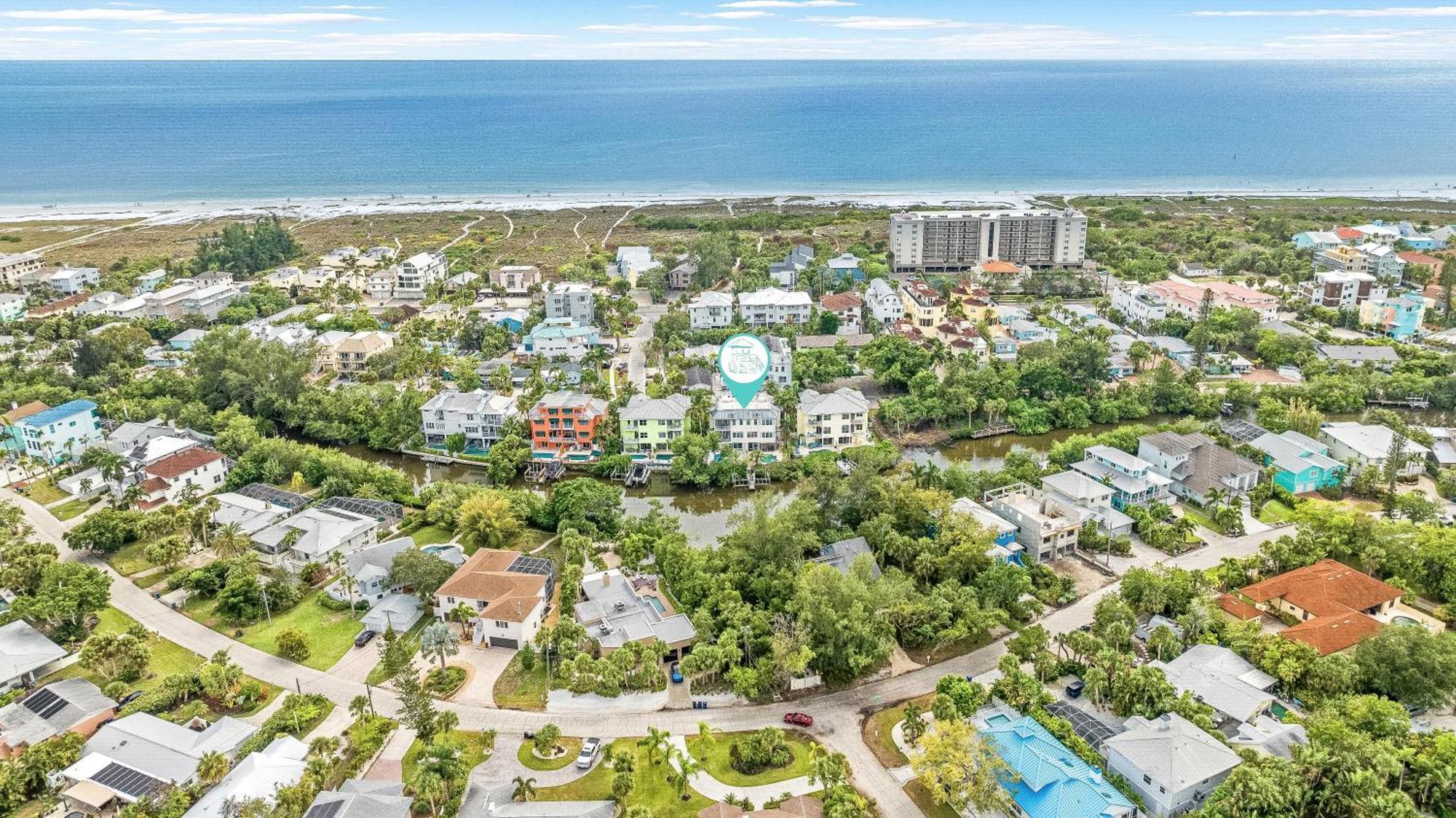 The Key Canal - 455 Siesta Key