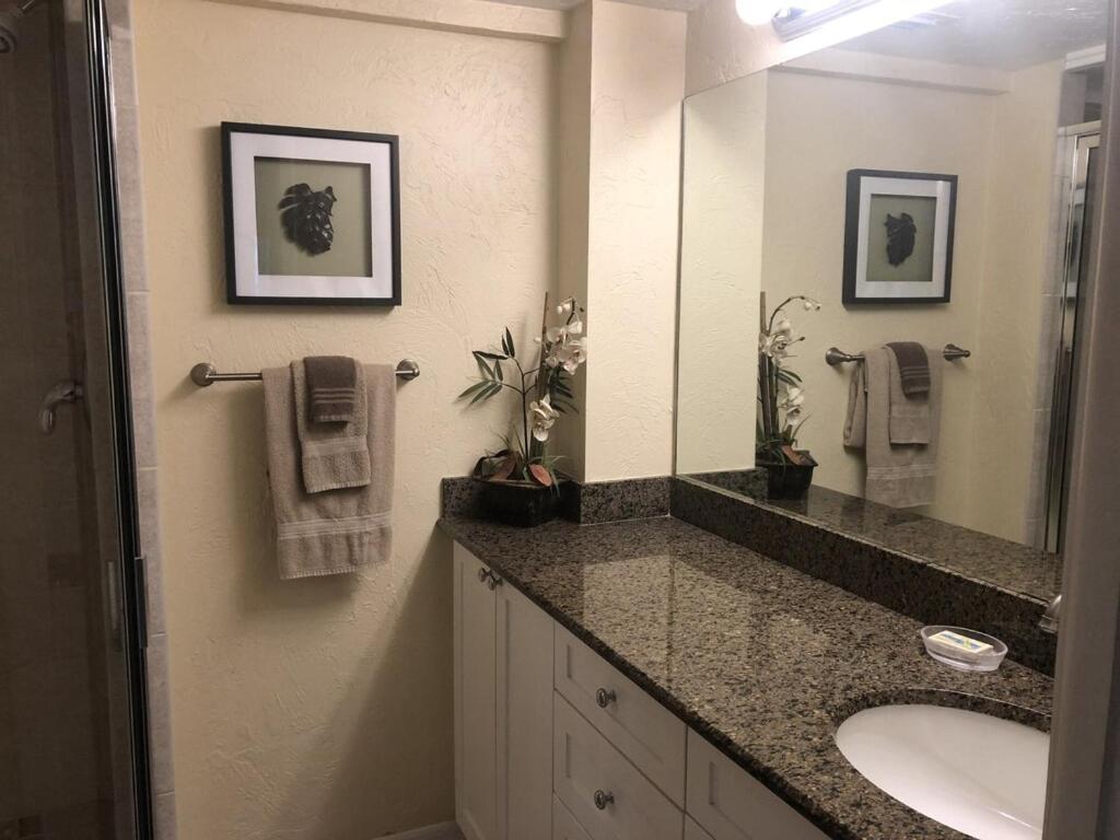 Apartment Beachfront Condo! Gulf View From Rooms, Pool, Chairs Provided *