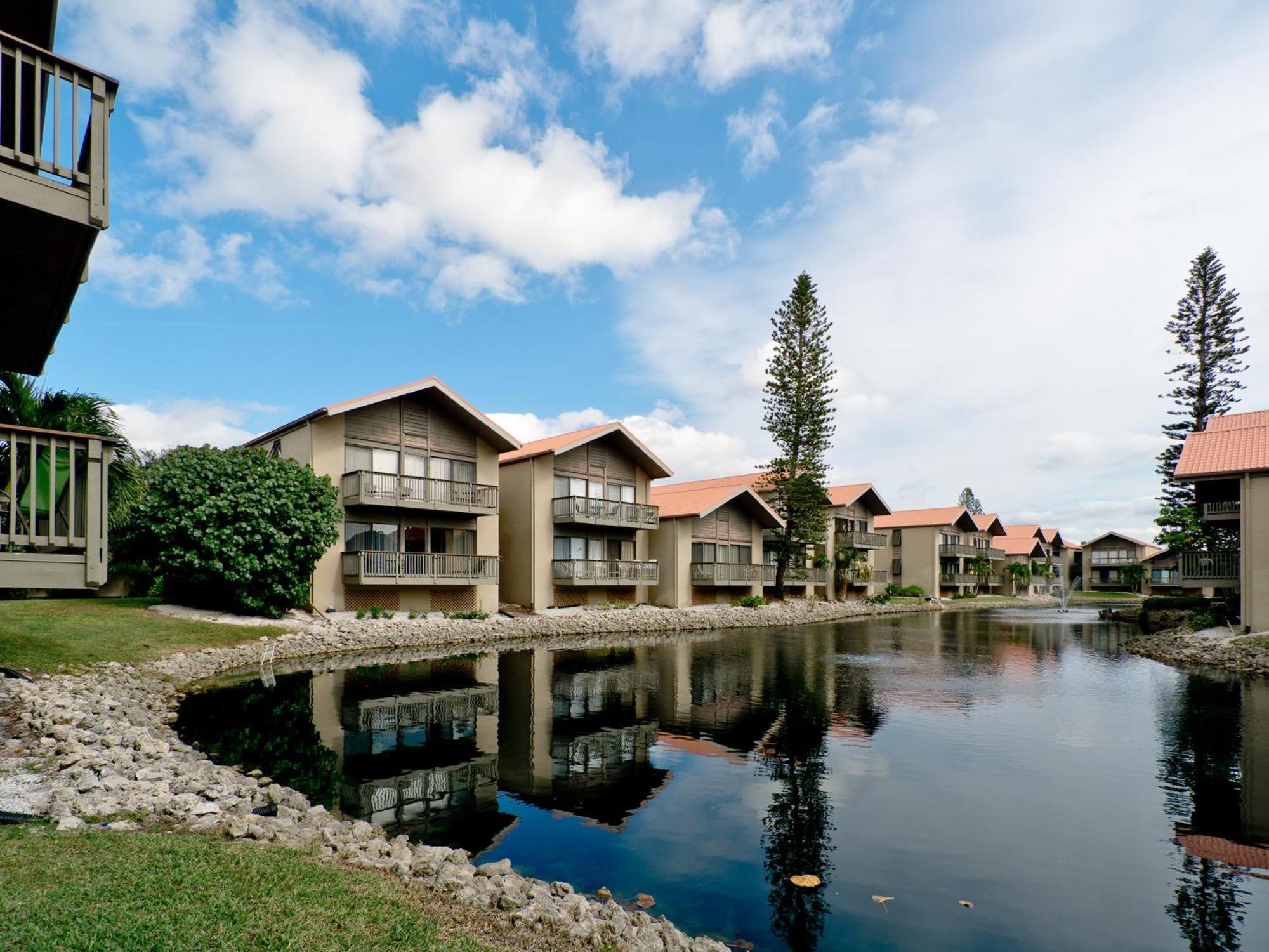 Our House At The Beach 222, Sleeps 4, 2 Bedroom, Tennis, Heated Pool Apartment Siesta Key