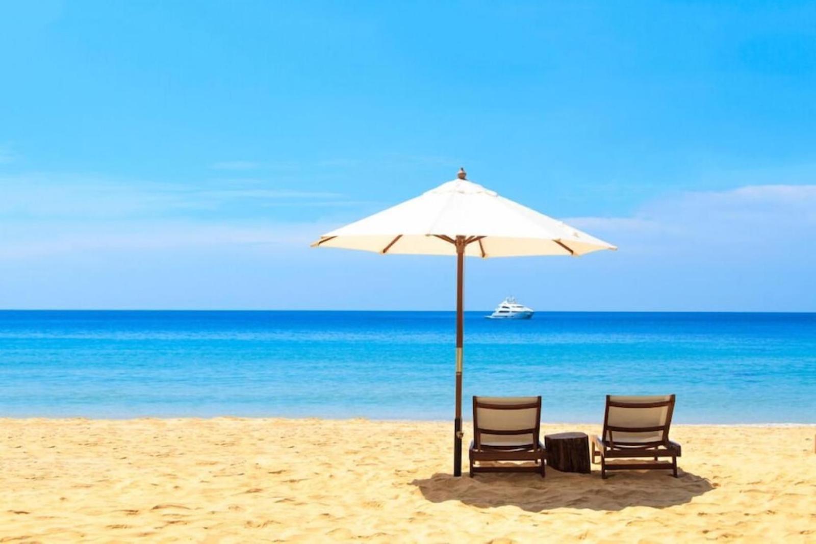 Beachfront Getaway In Apartment *
