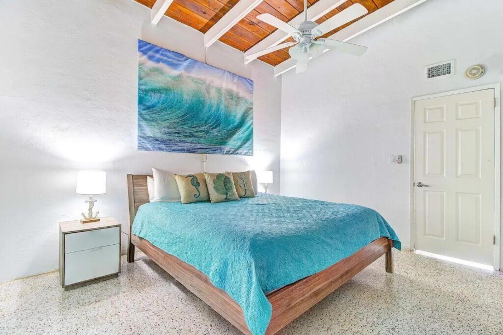 Beachfront Getaway In Apartment