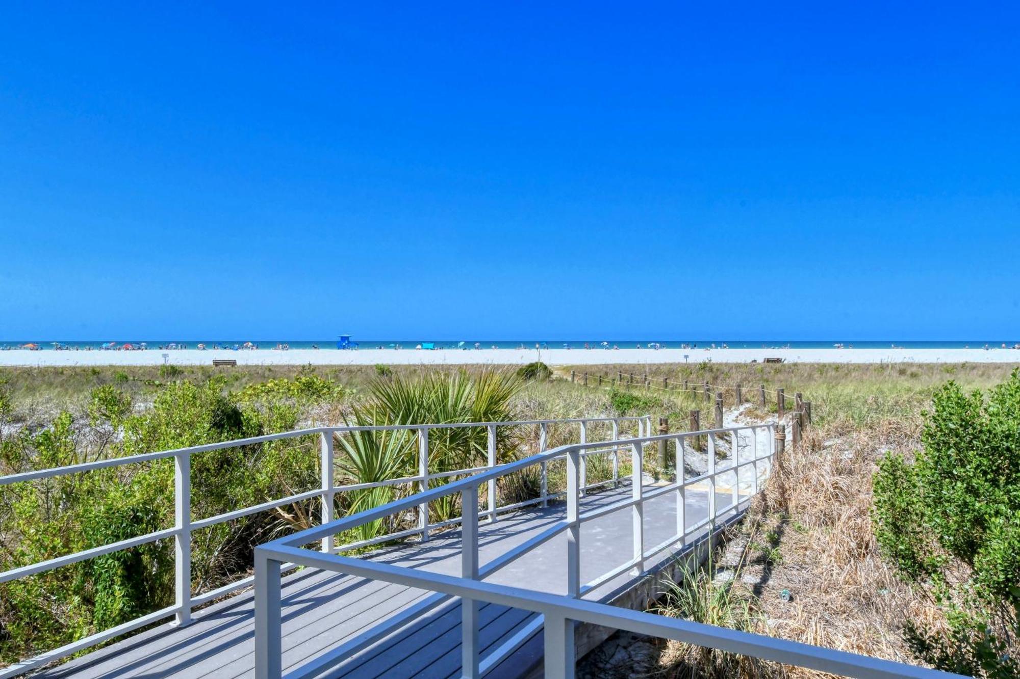 Two-level, Heated Pool, Trolley To & Village *