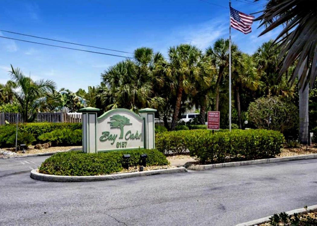 Two-level, Heated Pool, Trolley To & Village Apartment