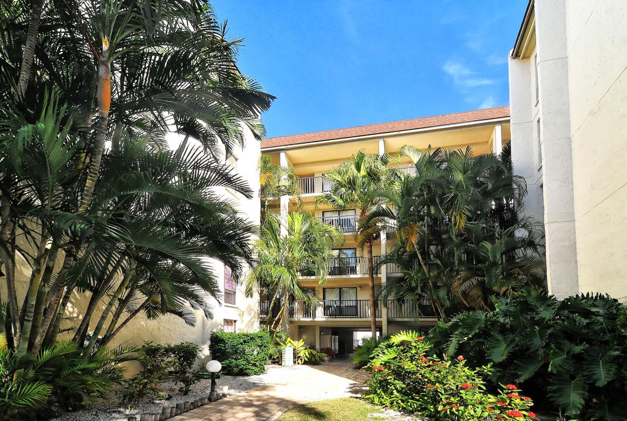 Apartment Two-level, Heated Pool, Trolley To & Village Siesta Key