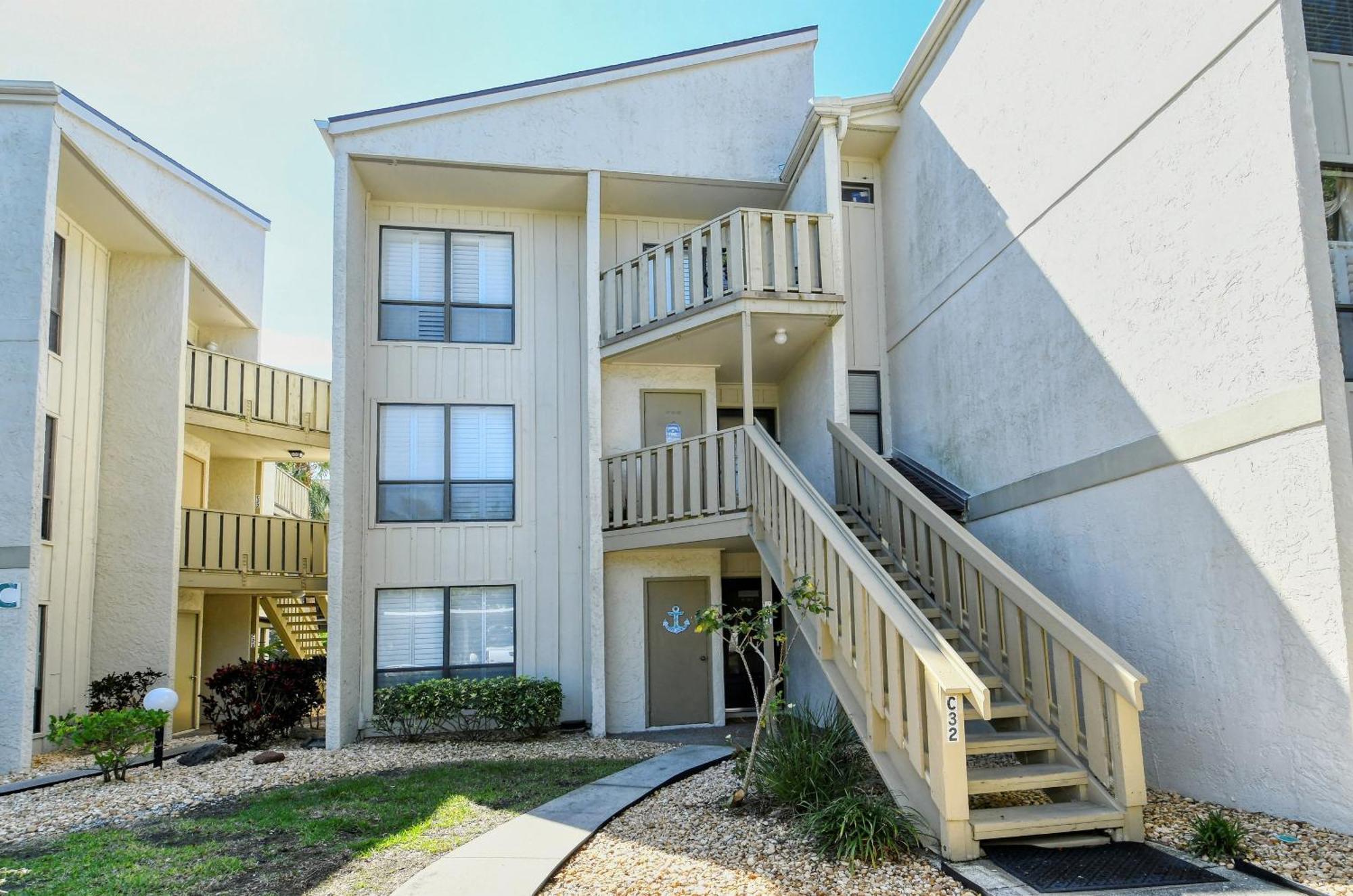 Two-level, Heated Pool, Trolley To & Village Apartment *