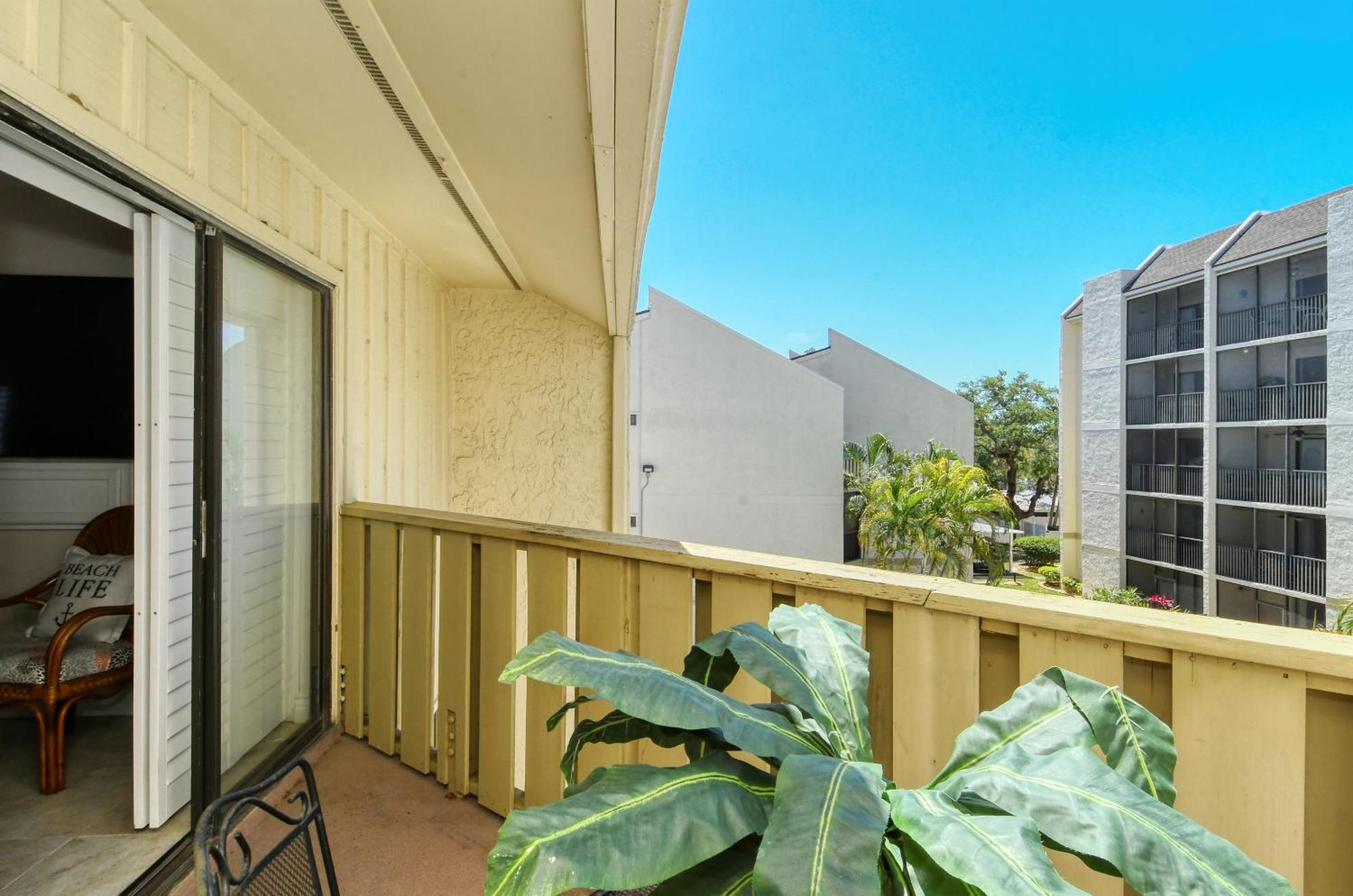 Two-level, Heated Pool, Trolley To & Village * Siesta Key