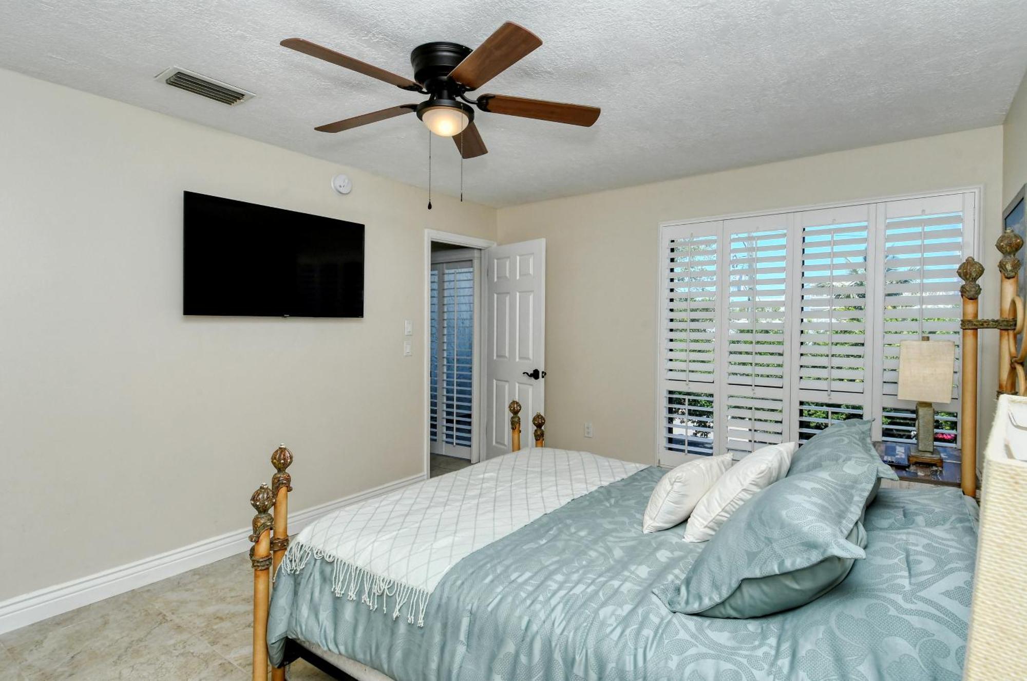 Apartment Two-level, Heated Pool, Trolley To & Village Siesta Key