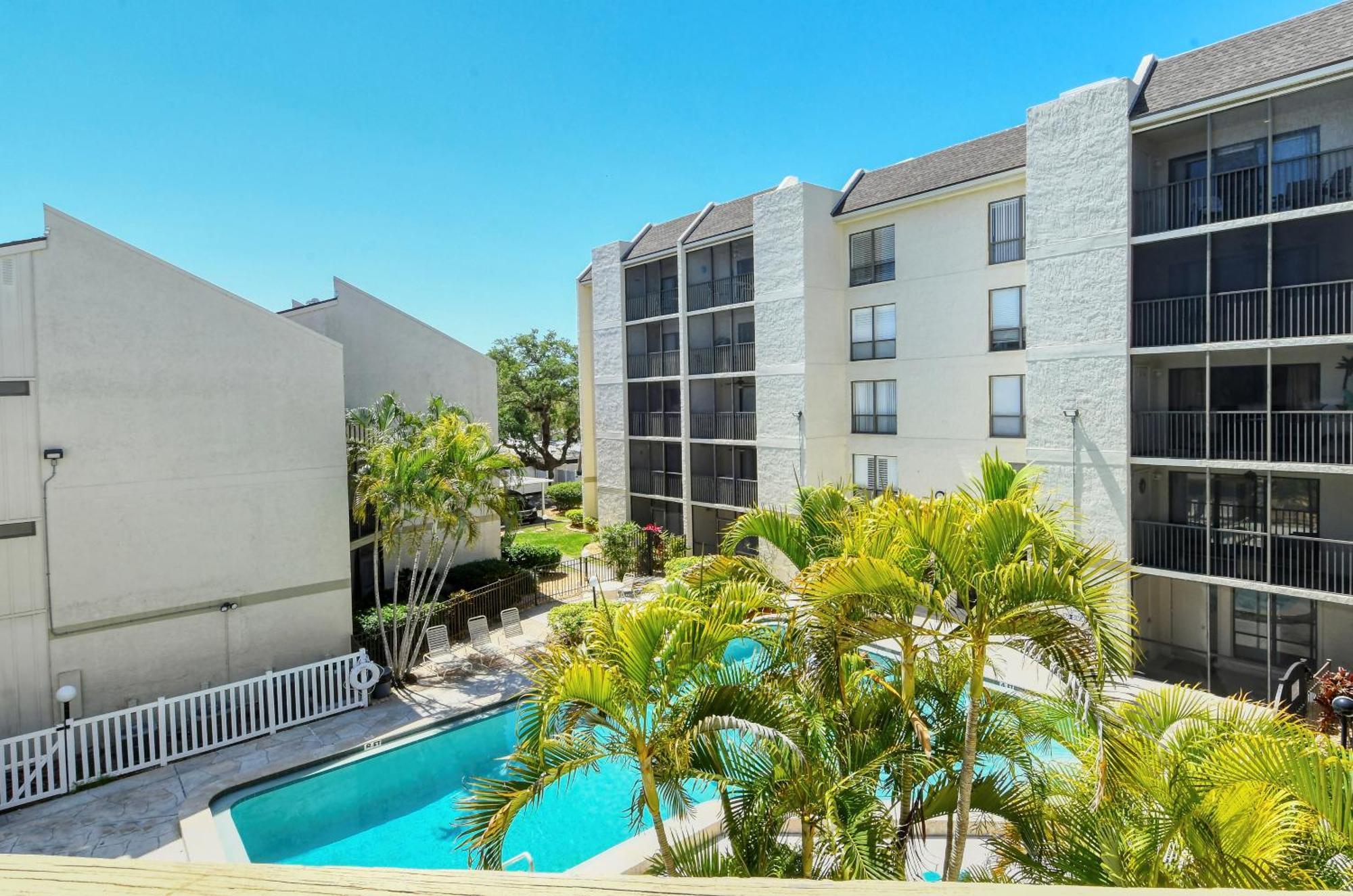 Apartment Two-level, Heated Pool, Trolley To & Village Siesta Key