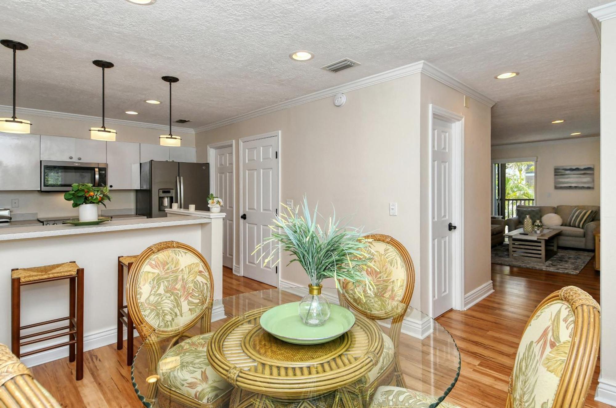 Two-level, Heated Pool, Trolley To & Village *
