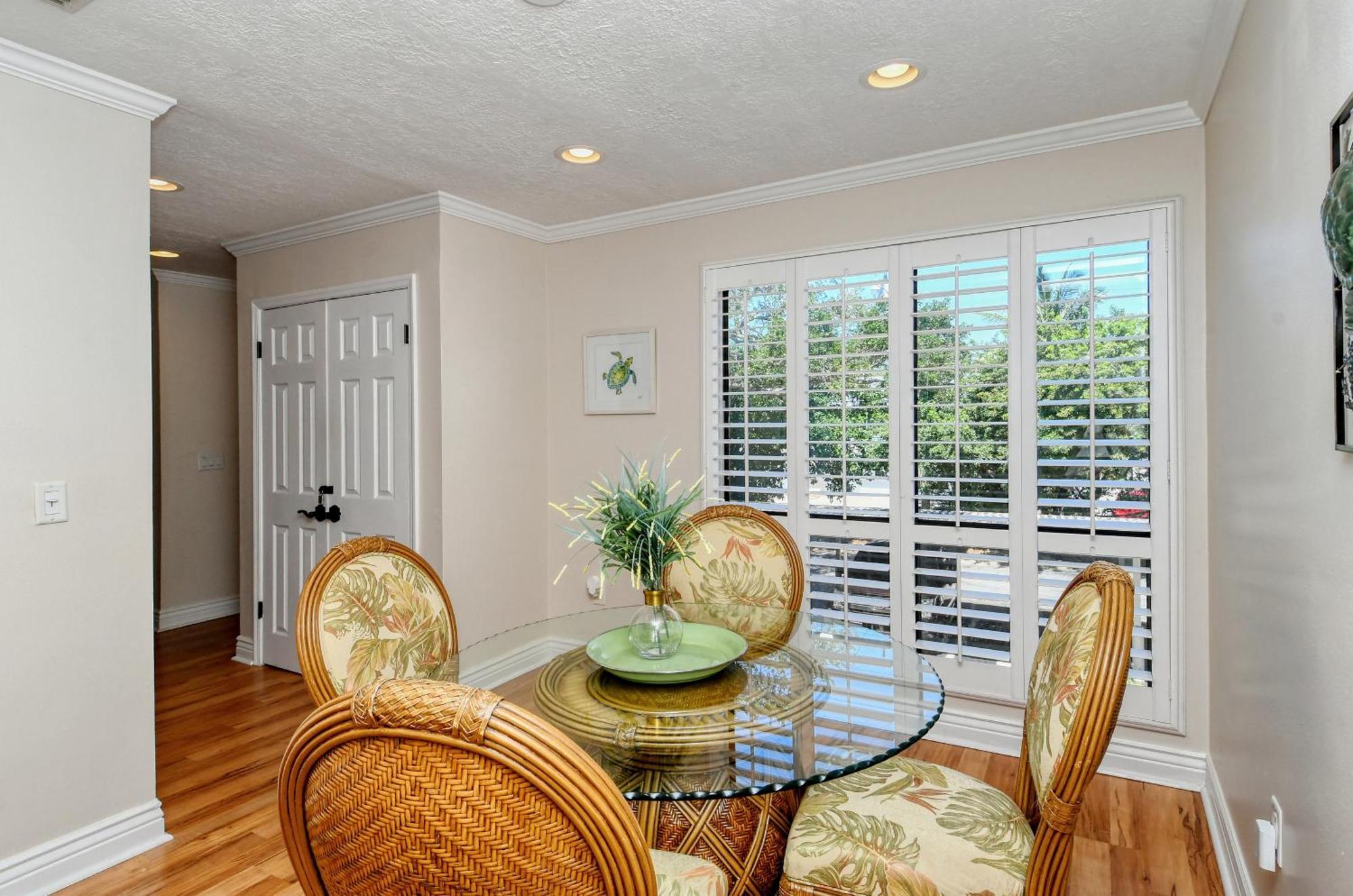Two-level, Heated Pool, Trolley To & Village Siesta Key