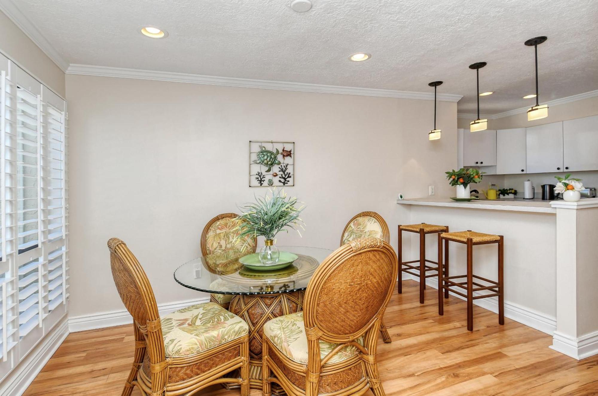 Apartment Two-level, Heated Pool, Trolley To & Village