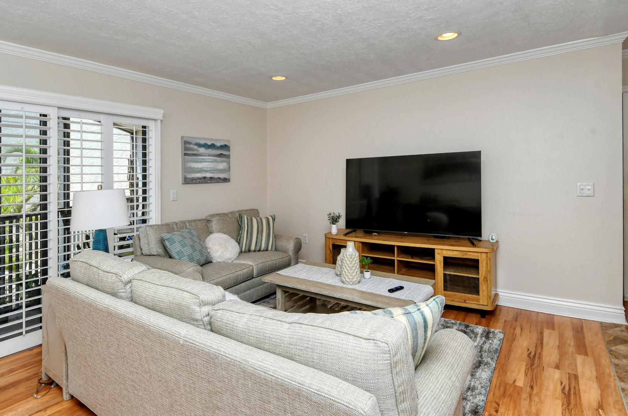 Apartment Two-level, Heated Pool, Trolley To & Village