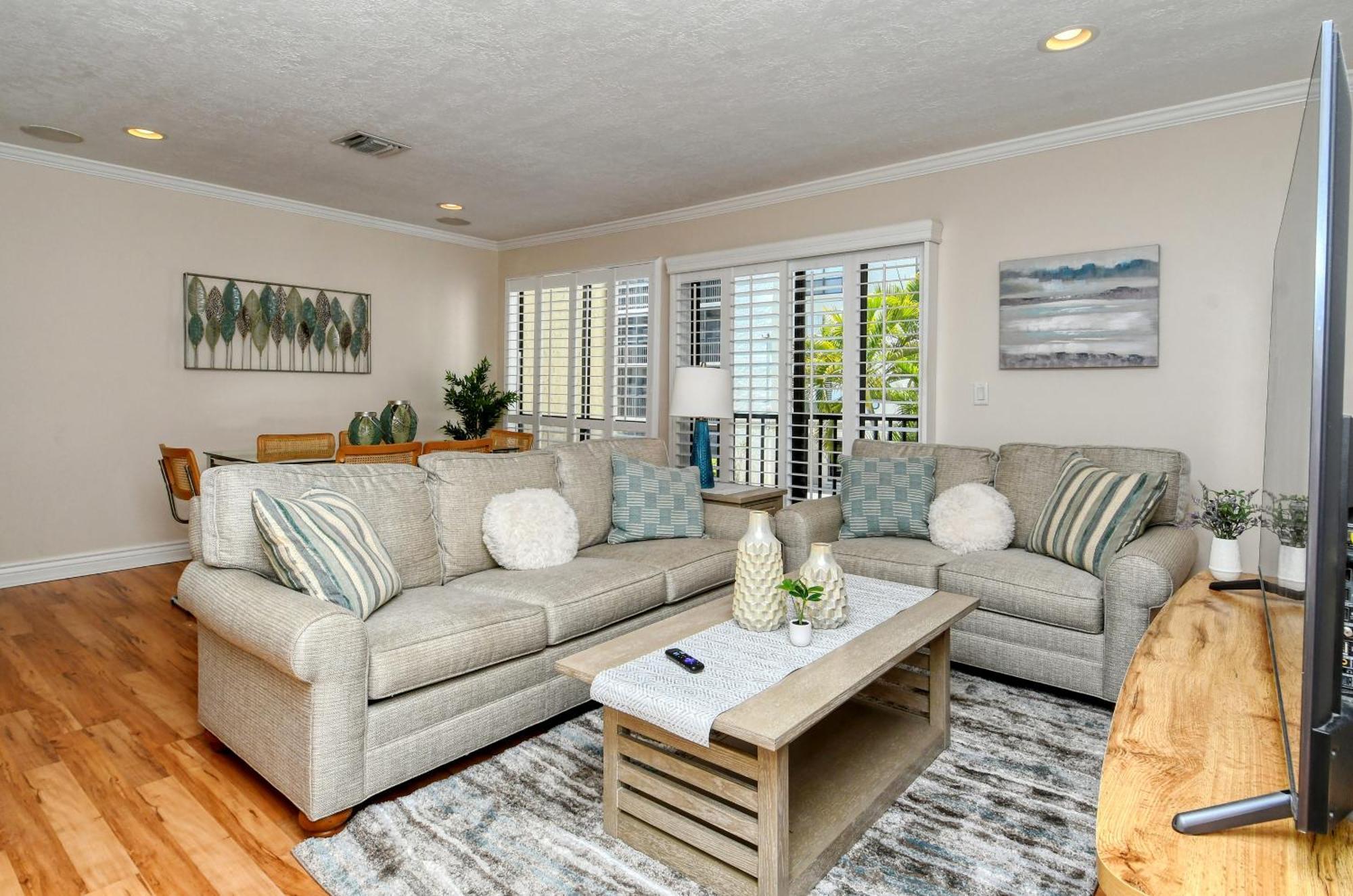 Two-level, Heated Pool, Trolley To & Village Apartment *
