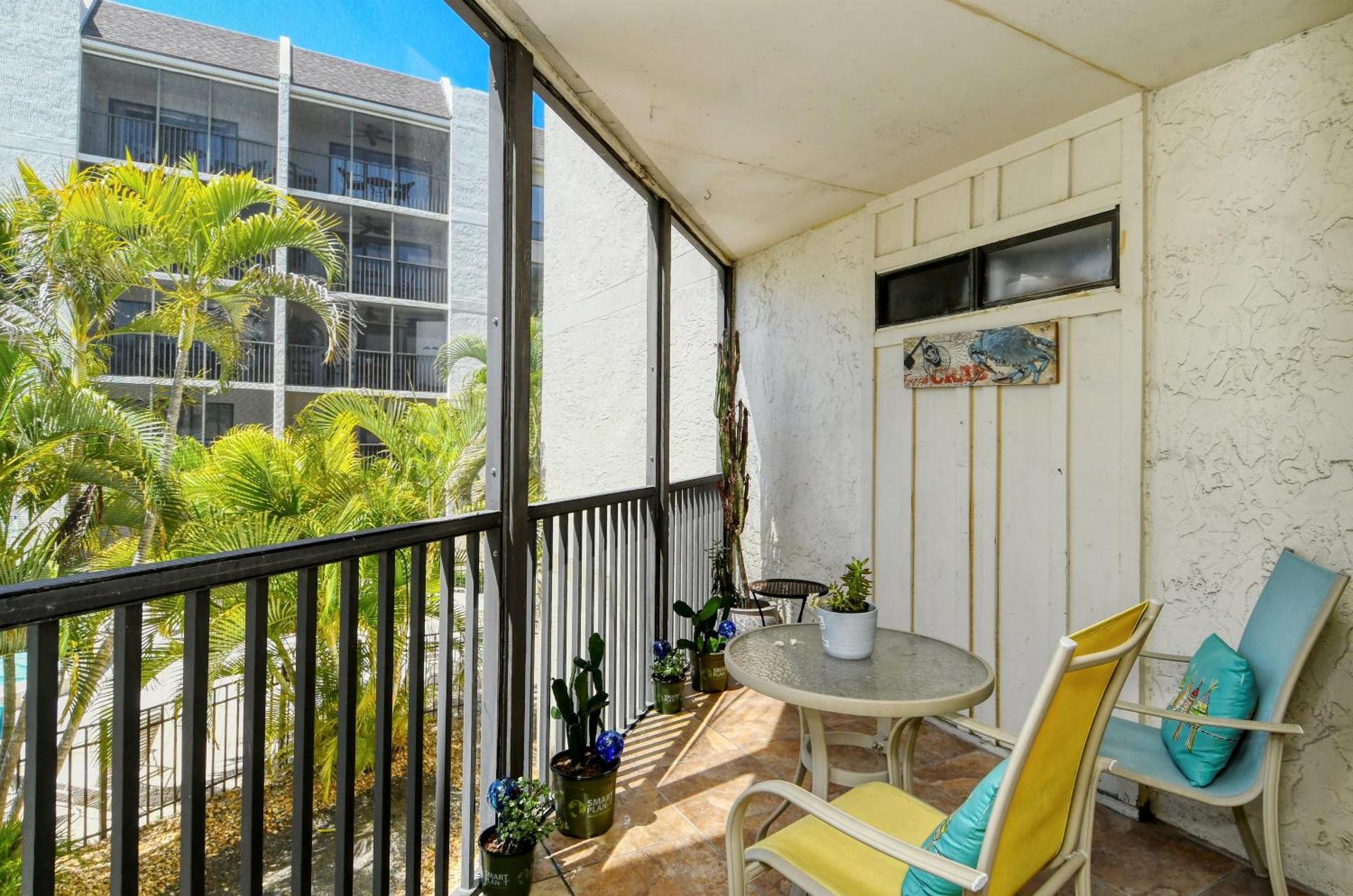 Two-level, Heated Pool, Trolley To & Village Siesta Key