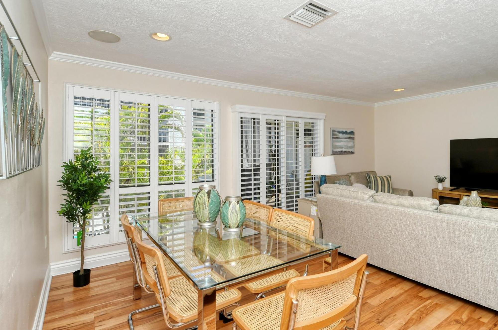 Two-level, Heated Pool, Trolley To & Village *