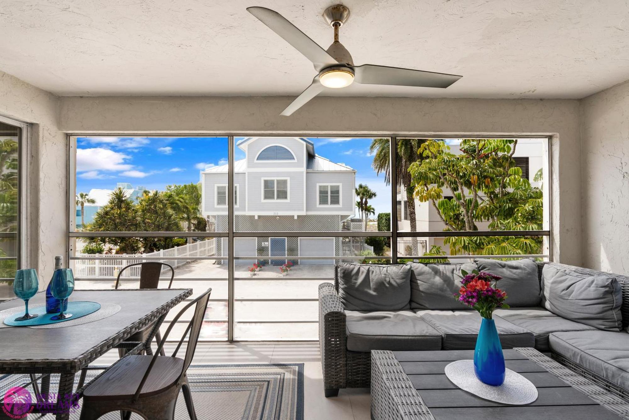 Holiday home Luxury, Two Complete Floors, Ocean Views, And Private Rooftop Sundeck