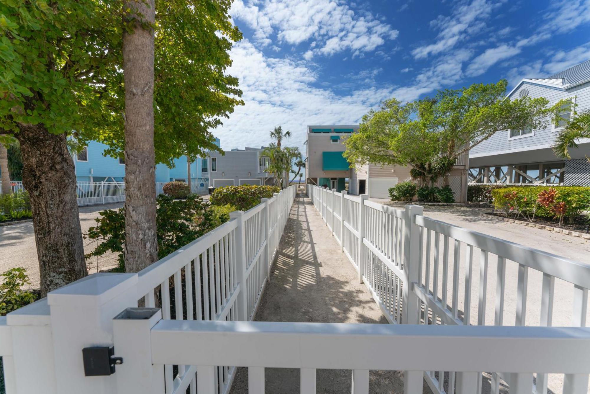 Luxury, Two Complete Floors, Ocean Views, And Private Rooftop Sundeck