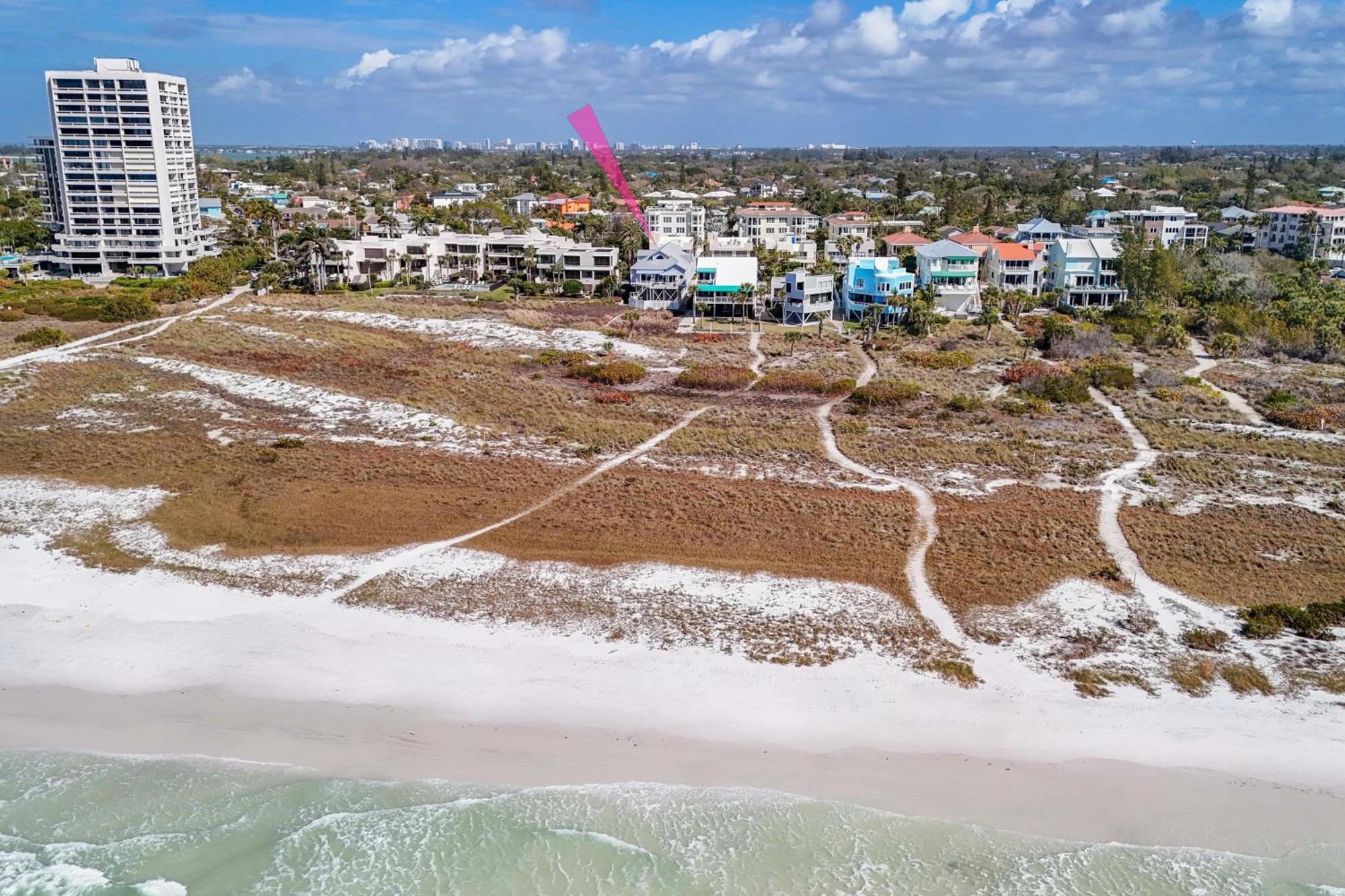 Holiday home Luxury, Two Complete Floors, Ocean Views, And Private Rooftop Sundeck