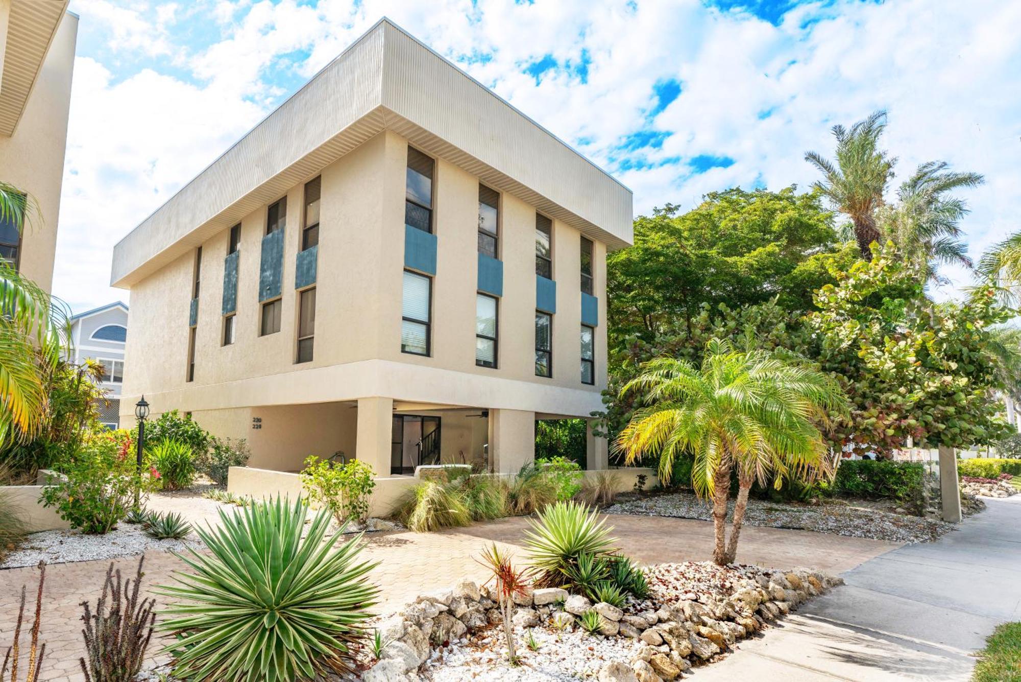 Holiday home Luxury, Two Complete Floors, Ocean Views, And Private Rooftop Sundeck Siesta Key