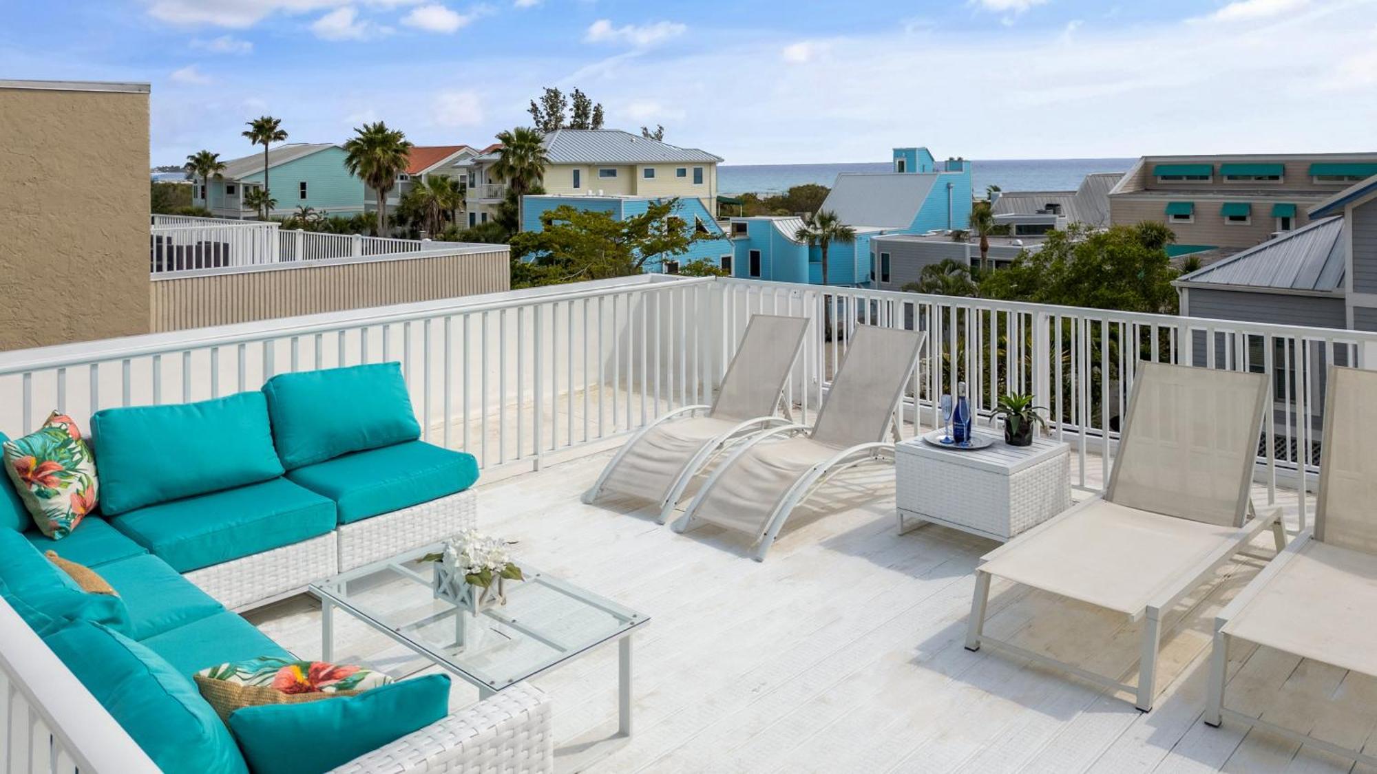 Holiday home Luxury, Two Complete Floors, Ocean Views, And Private Rooftop Sundeck Siesta Key