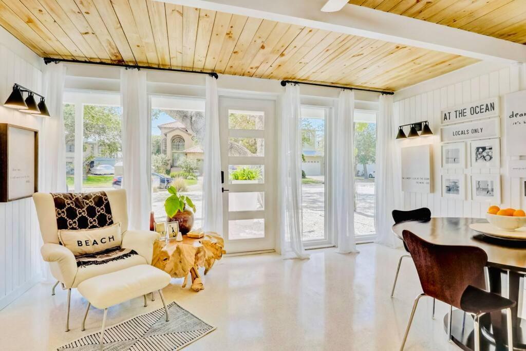 Zachs House Pet Friendly Siesta Key