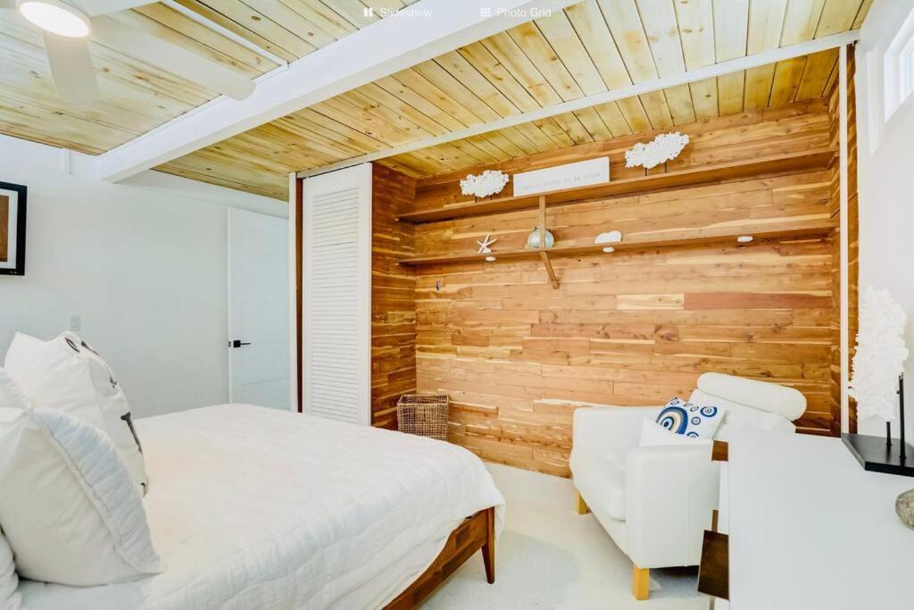 Zachs House Pet Friendly * Siesta Key