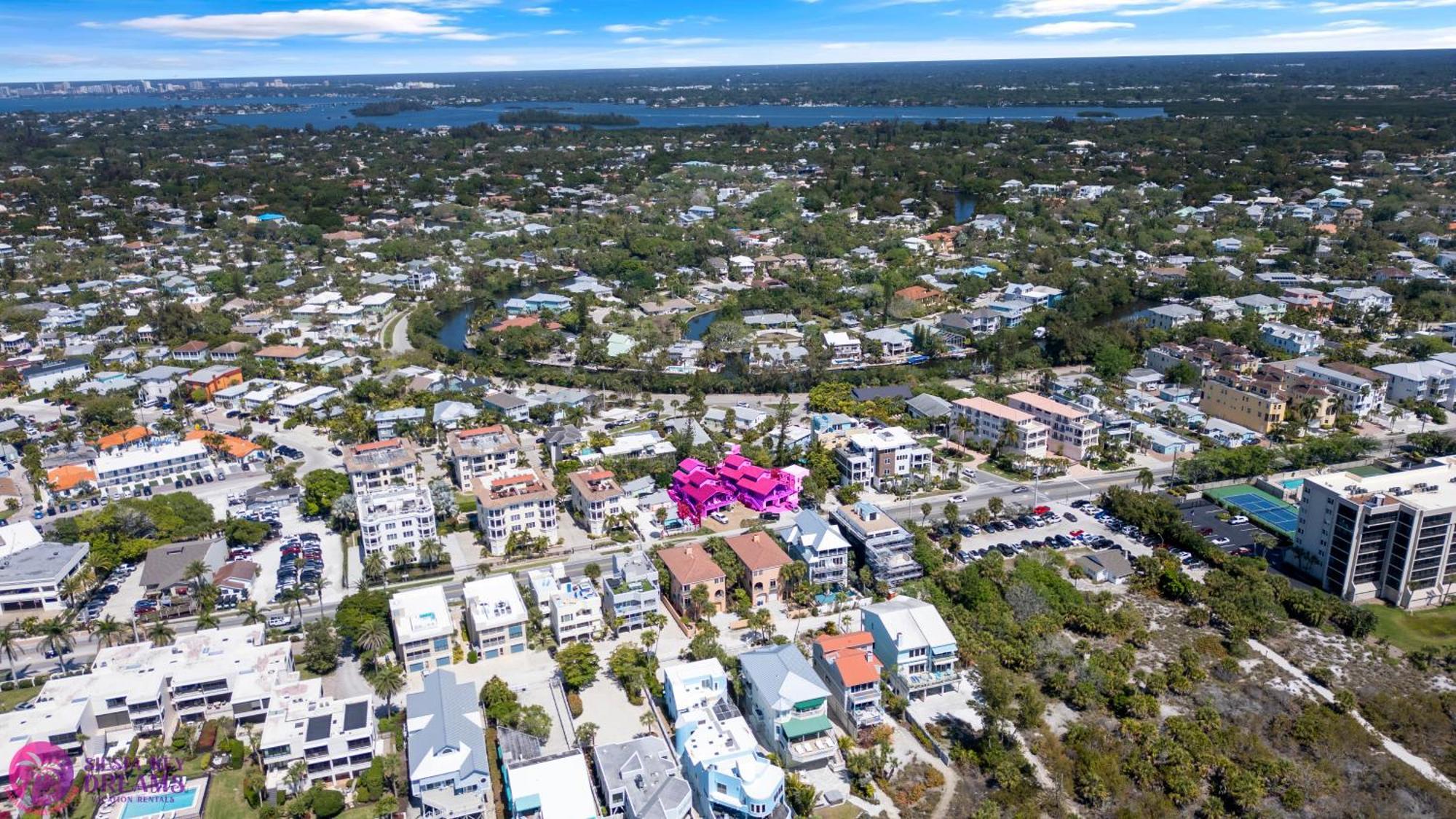 Road Condo, Patio, Village And Walkable Holiday home *