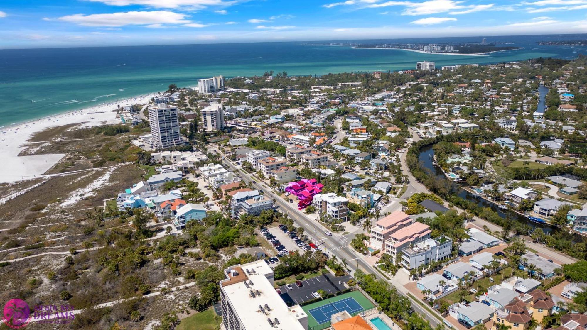 Holiday home Road Condo, Patio, Village And Walkable