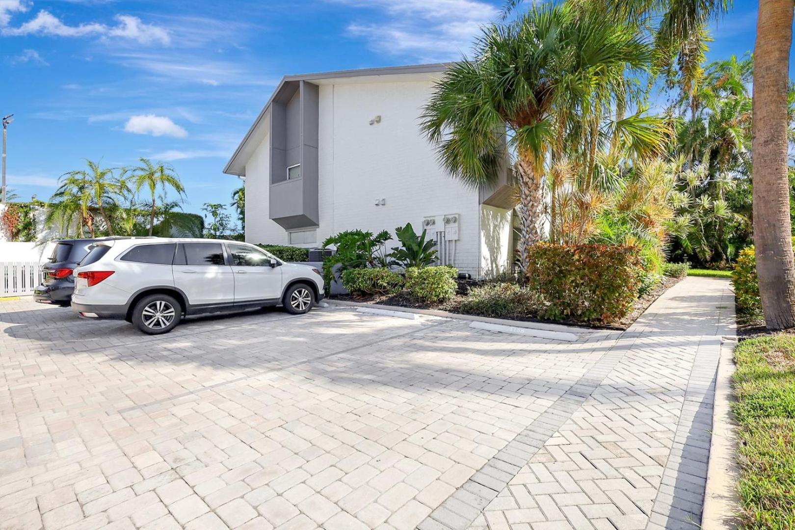 1166 Pd Contemporary Coastal Luxury Holiday home *