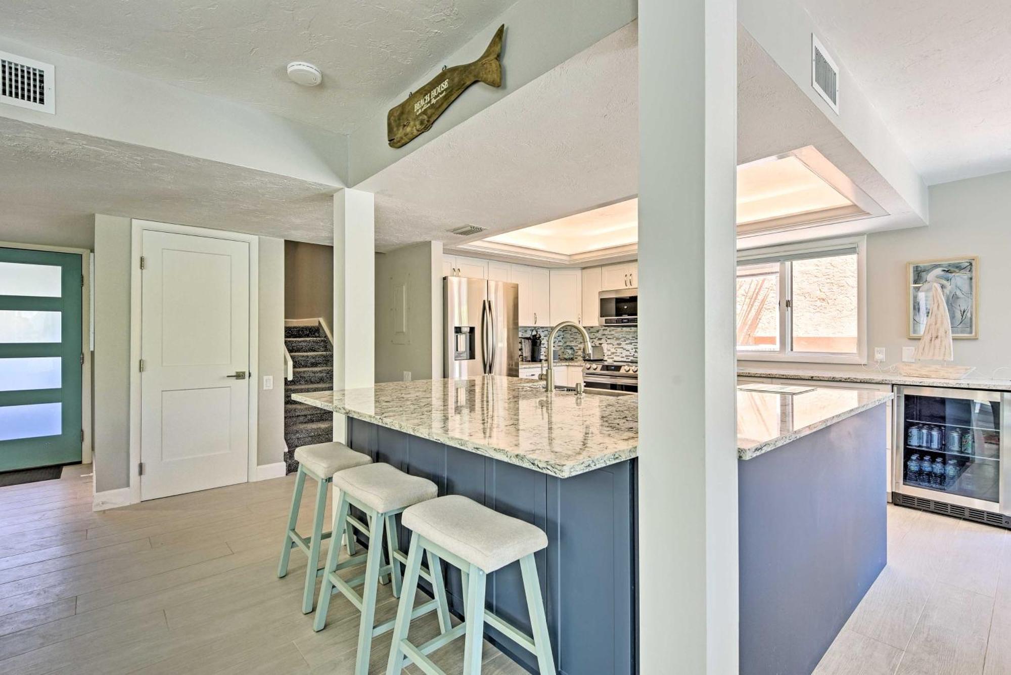 Coastal Surfside Swank Apartment