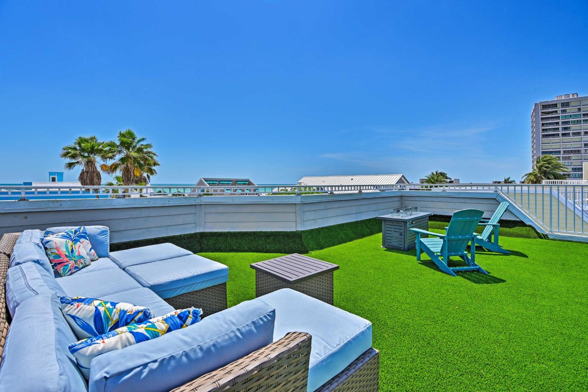 Apartment Coastal Surfside Swank
