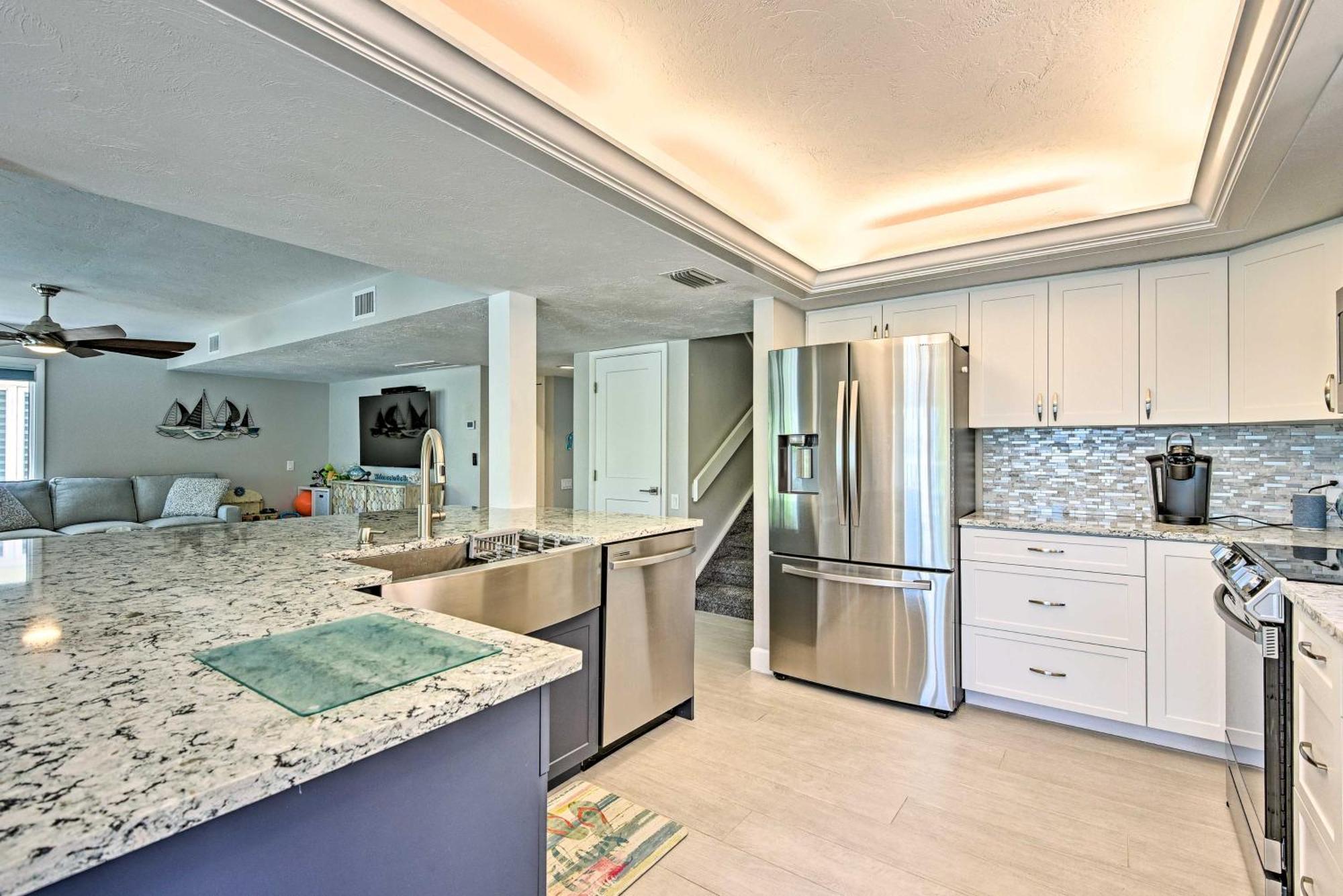 Apartment Coastal Surfside Swank