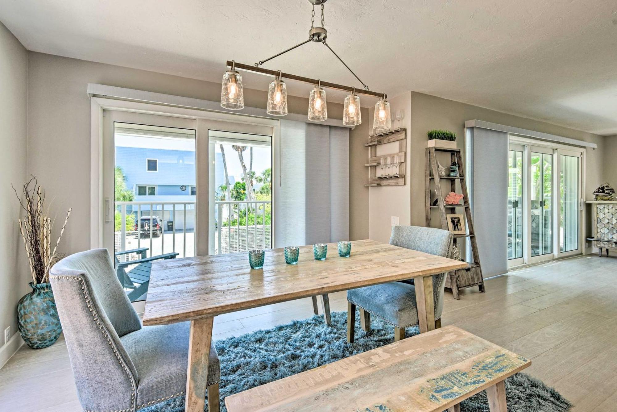 Coastal Surfside Swank Apartment Siesta Key