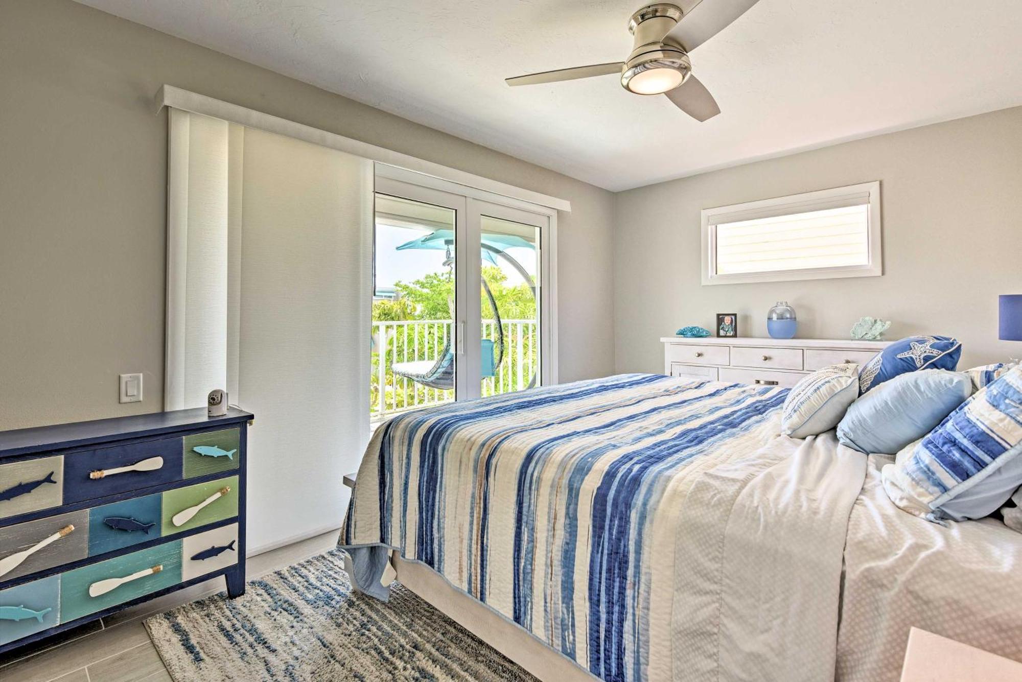 Apartment Coastal Surfside Swank *