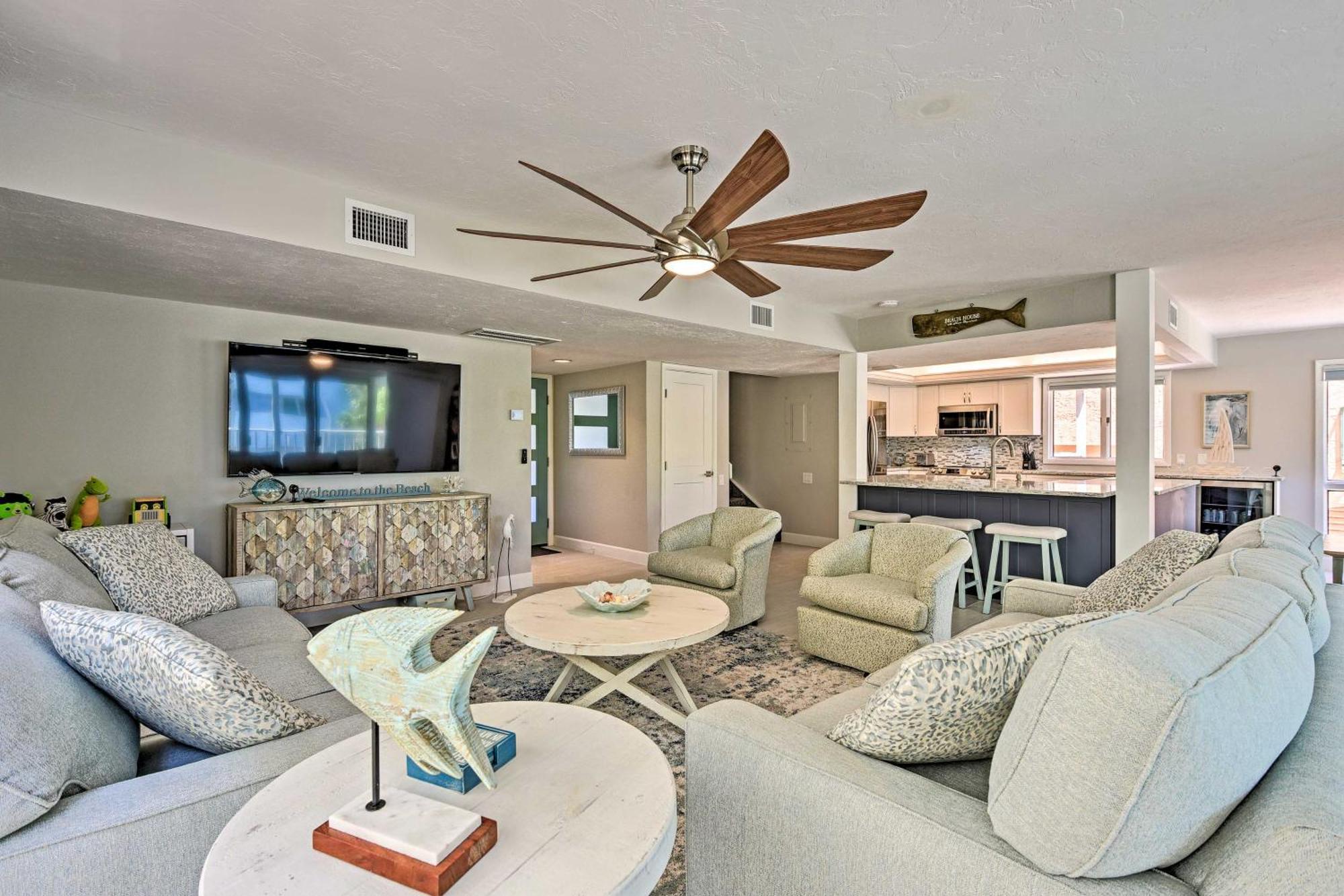 Coastal Surfside Swank Apartment Siesta Key