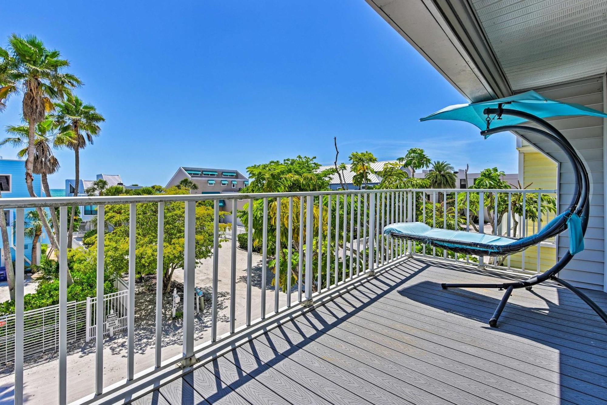 Apartment Coastal Surfside Swank *