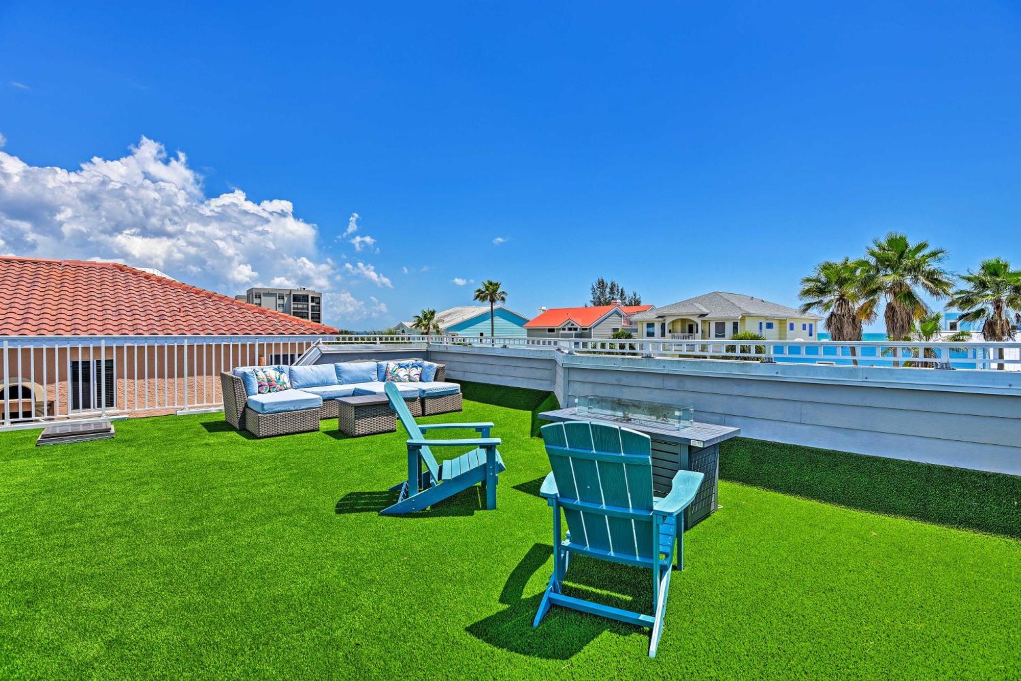 Apartment Coastal Surfside Swank