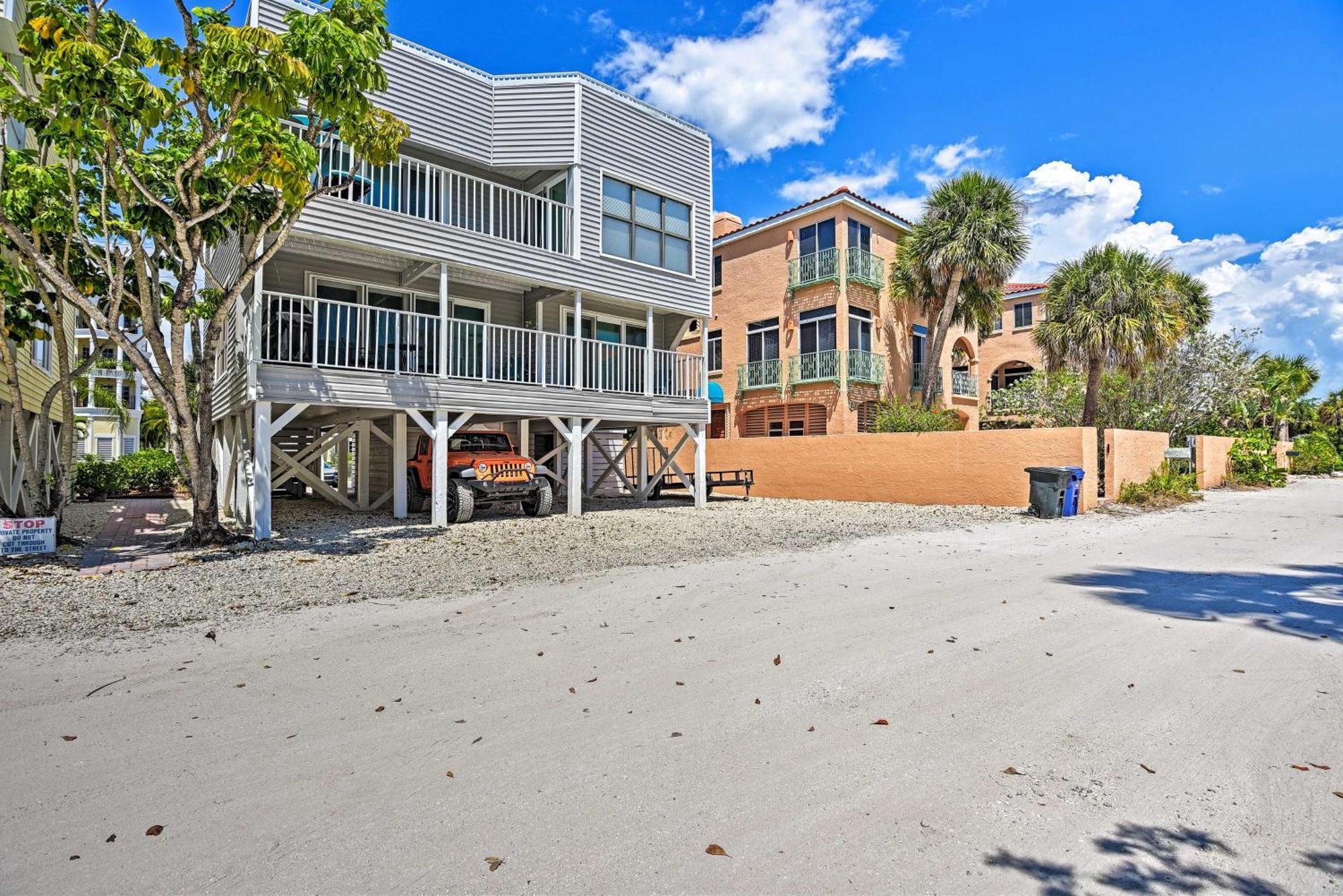 Coastal Surfside Swank Apartment *