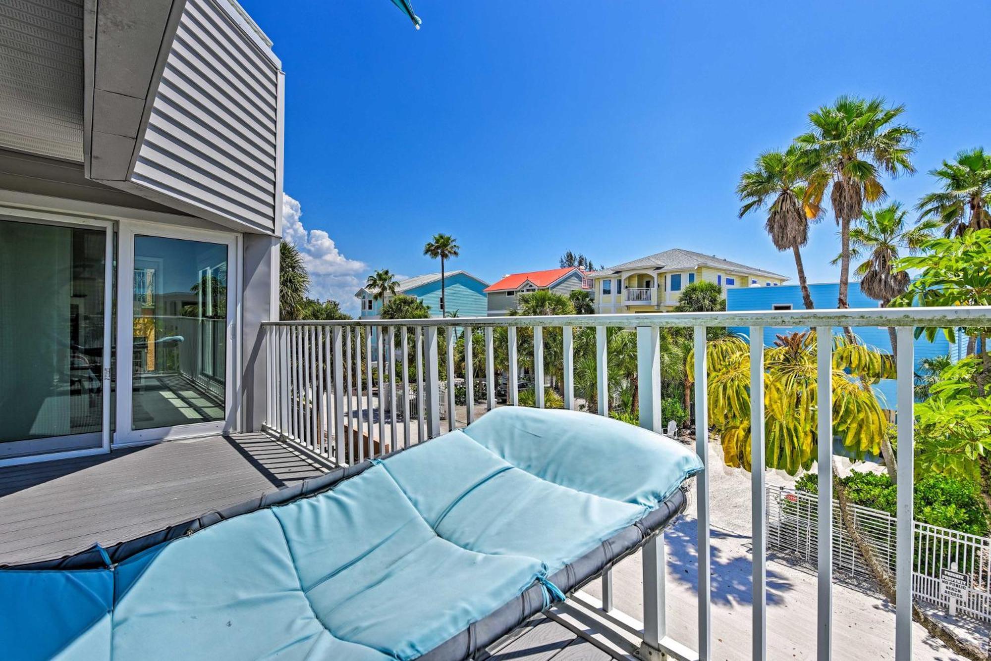 Apartment Coastal Surfside Swank *