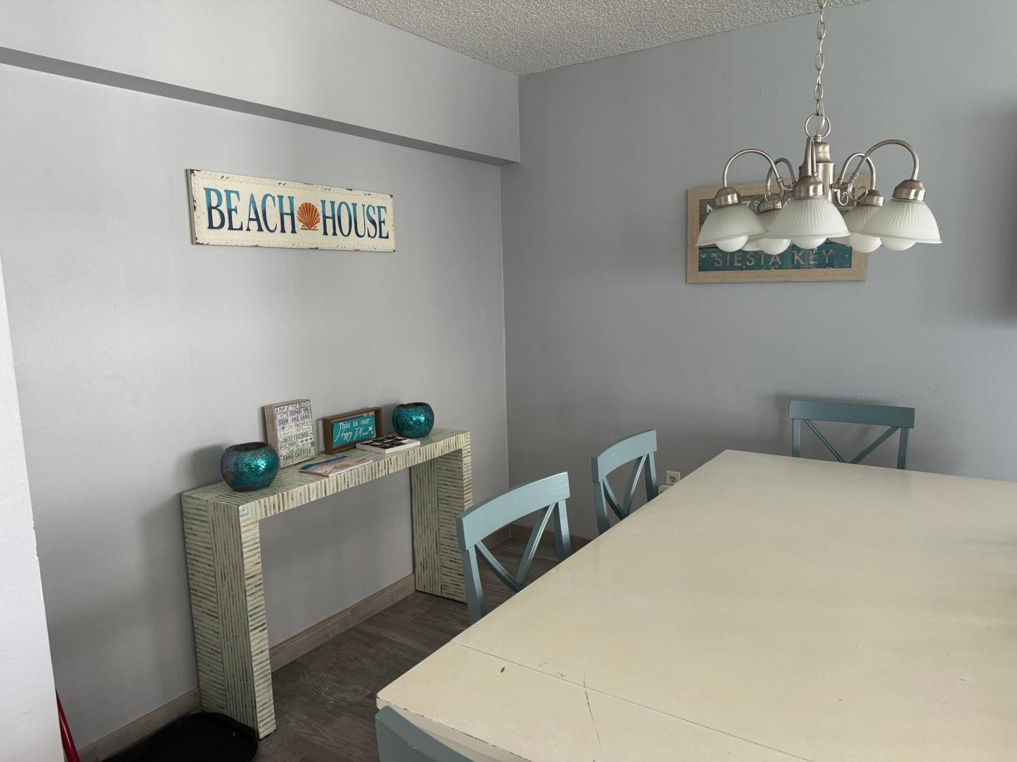 Apartment Full Beachfront. Gulf View,sunsets,pool,chairs
